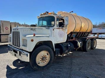 Main image Mack R690ST