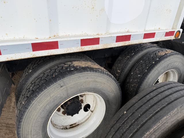 Image of Mack R690ST equipment image 3