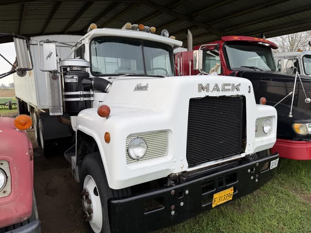 Image of Mack R690ST equipment image 1