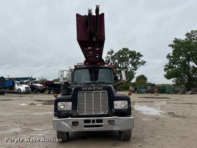 Image of Mack R690ST equipment image 1