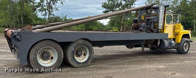Image of Mack R690ST equipment image 4