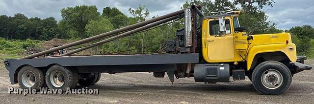 Image of Mack R690ST equipment image 3