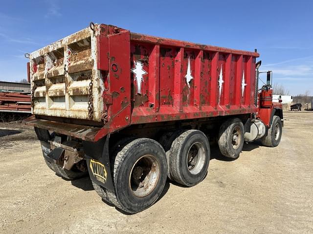 Image of Mack RB690S equipment image 4
