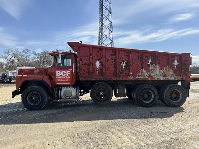 Image of Mack RB690S equipment image 1