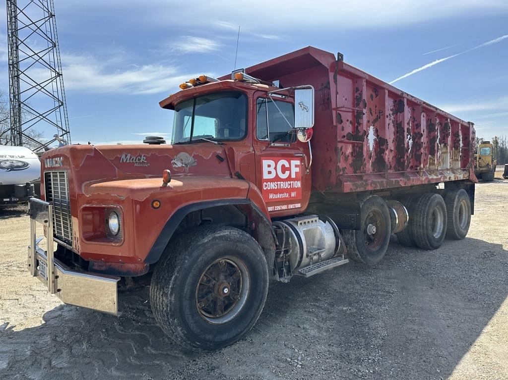 Image of Mack RB690S Primary image