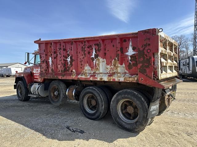 Image of Mack RB690S equipment image 2