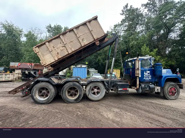 Image of Mack RD600 equipment image 1