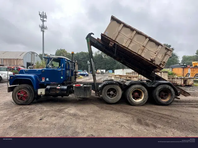Image of Mack RD600 equipment image 2