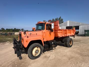 Main image Mack RD690P