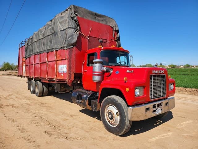 Image of Mack RD690S equipment image 4