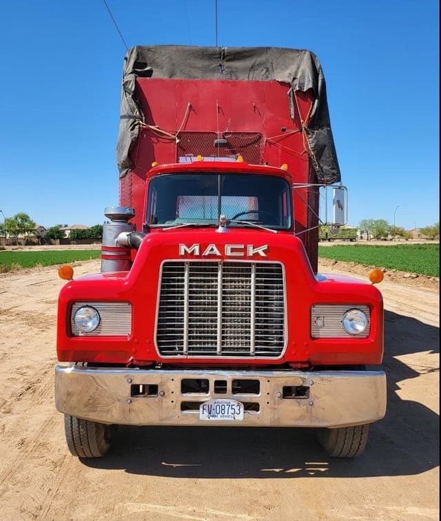 Image of Mack RD690S equipment image 2