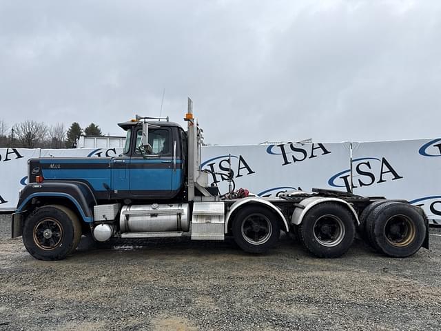 Image of Mack RW713 equipment image 1
