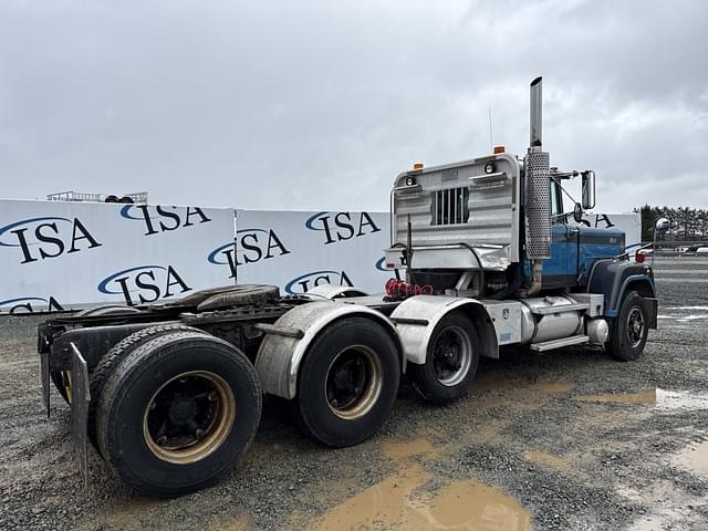 Image of Mack RW713 equipment image 4