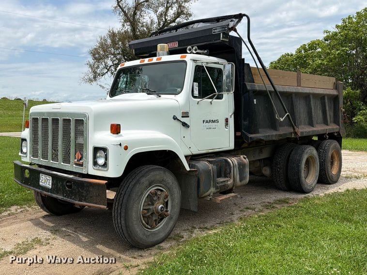 1989 Navistar F-2554 Equipment Image0