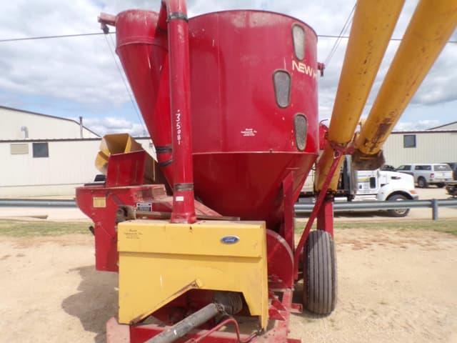 Image of New Holland 355 equipment image 2