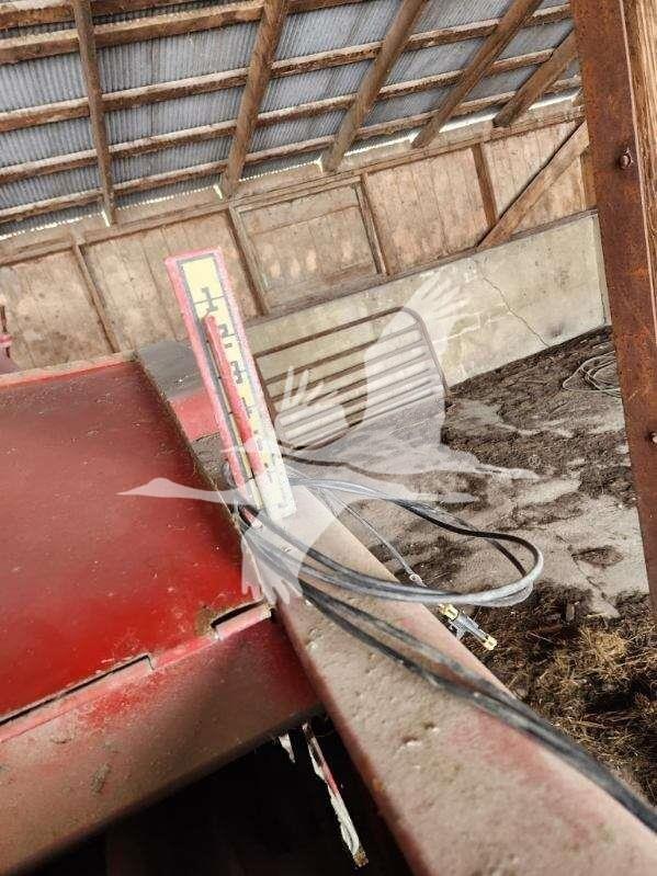 Image of New Holland 565 equipment image 4