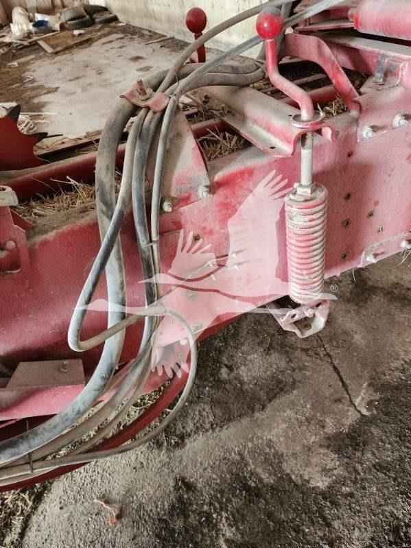 Image of New Holland 565 equipment image 3