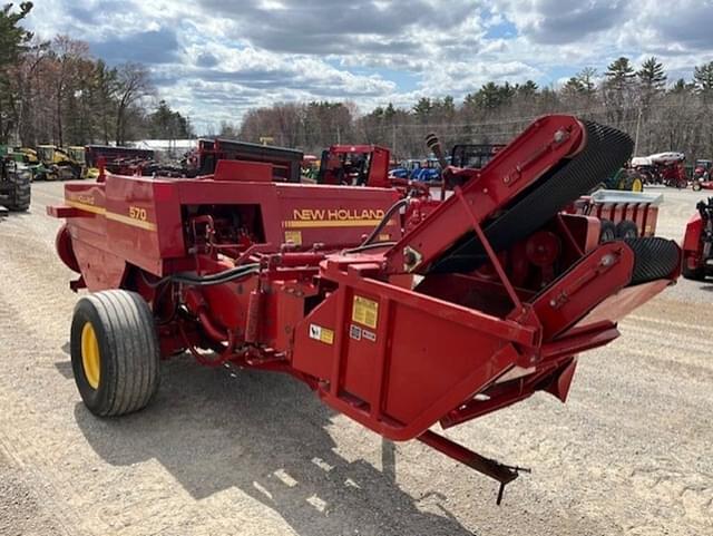 Image of New Holland 570 equipment image 3