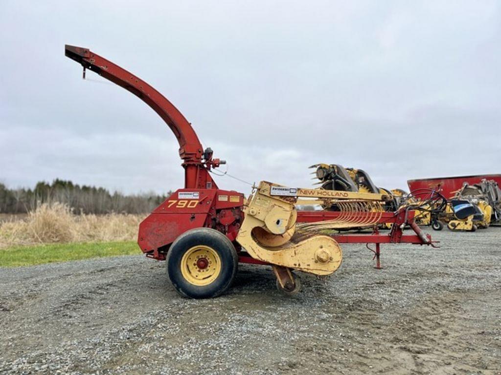 Image of New Holland 790 Image 1