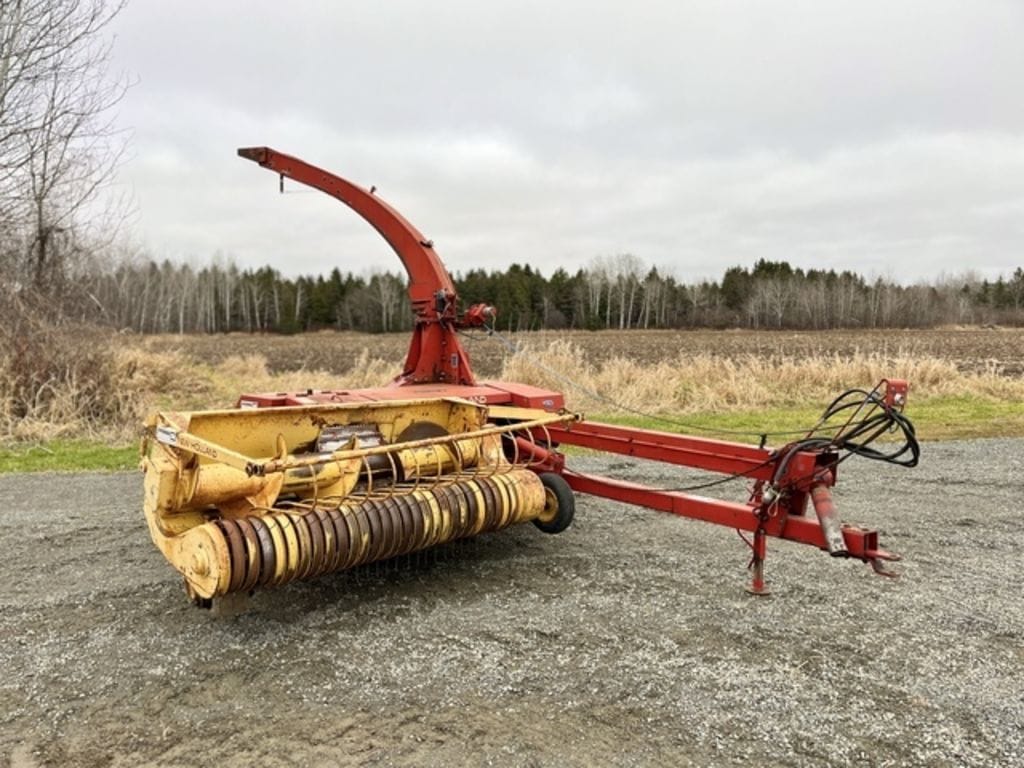 1989 New Holland 790 Equipment Image0