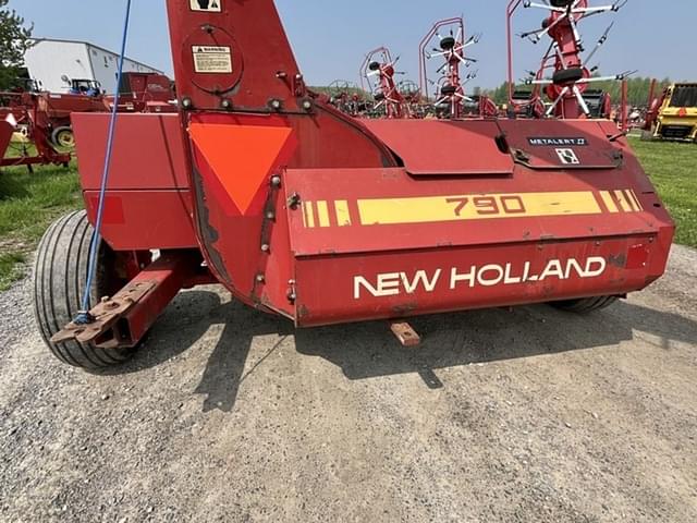 Image of New Holland 790 equipment image 4