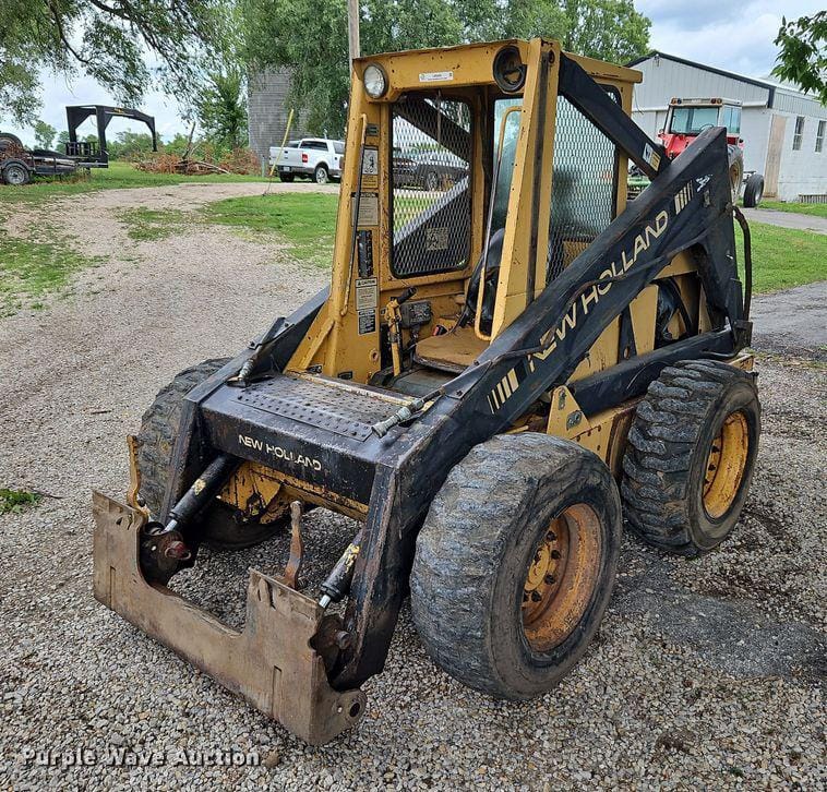 Main image New Holland L781