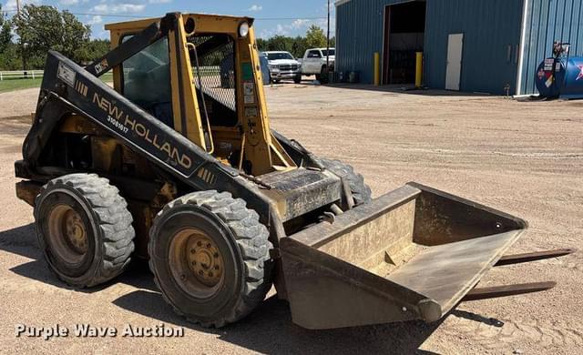 Image of New Holland L785 equipment image 2