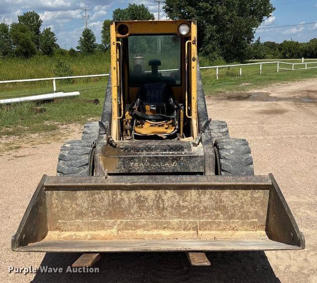 Image of New Holland L785 equipment image 1