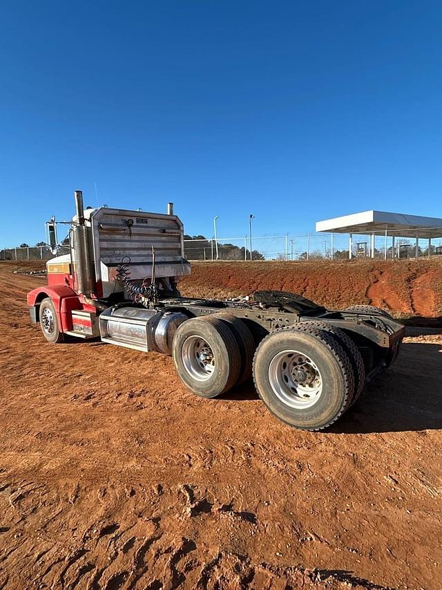 Image of Peterbilt 377 equipment image 3