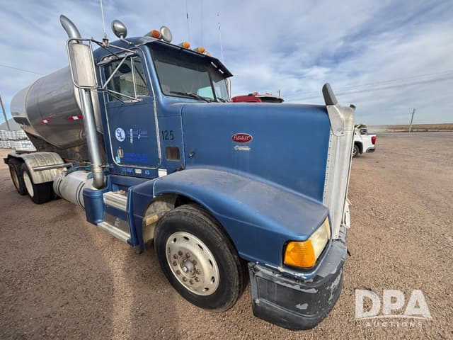 Image of Peterbilt 377 equipment image 4
