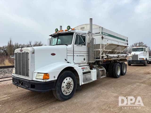 Image of Peterbilt 377 equipment image 1