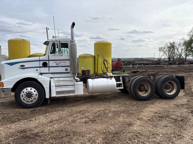 Image of Peterbilt 377 equipment image 1