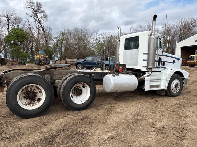 Image of Peterbilt 377 equipment image 4
