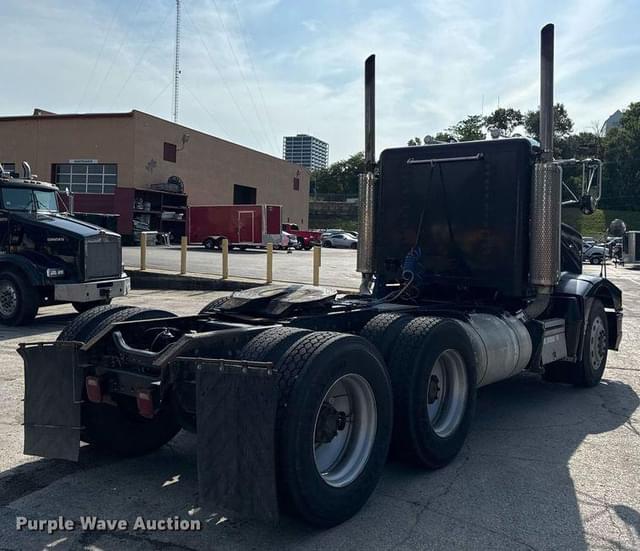 Image of Peterbilt 377 equipment image 4