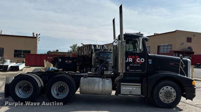 Image of Peterbilt 377 equipment image 3