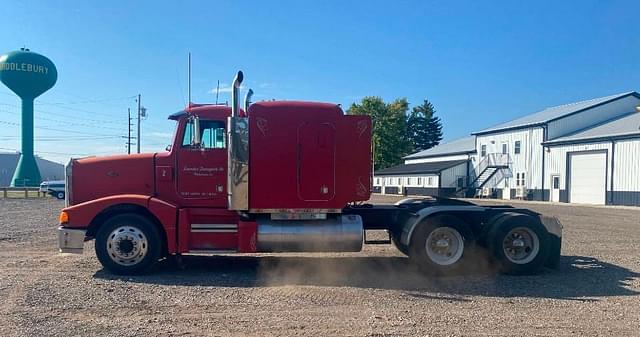 Image of Peterbilt 377 equipment image 1