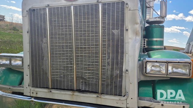 Image of Peterbilt 379 equipment image 2