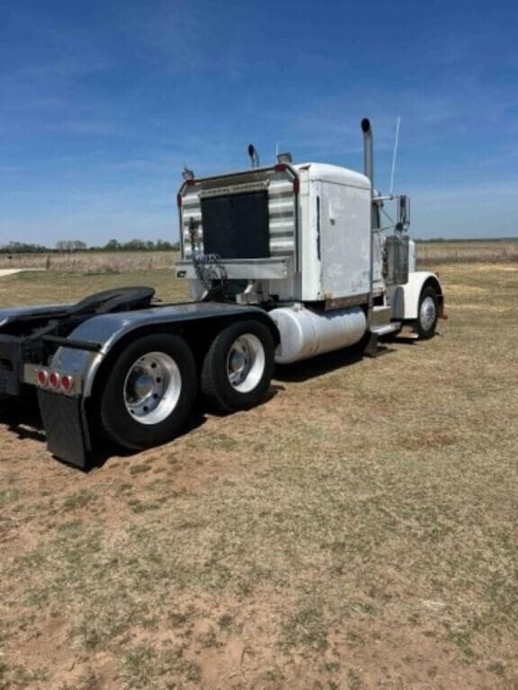 Image of Peterbilt 379 equipment image 3