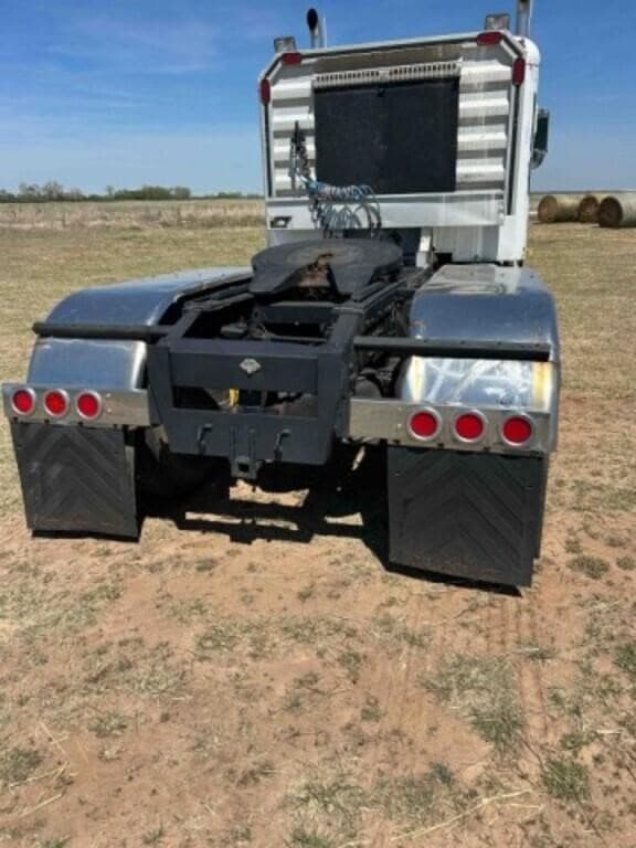 Image of Peterbilt 379 equipment image 4