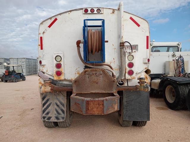 Image of Peterbilt 379 equipment image 2