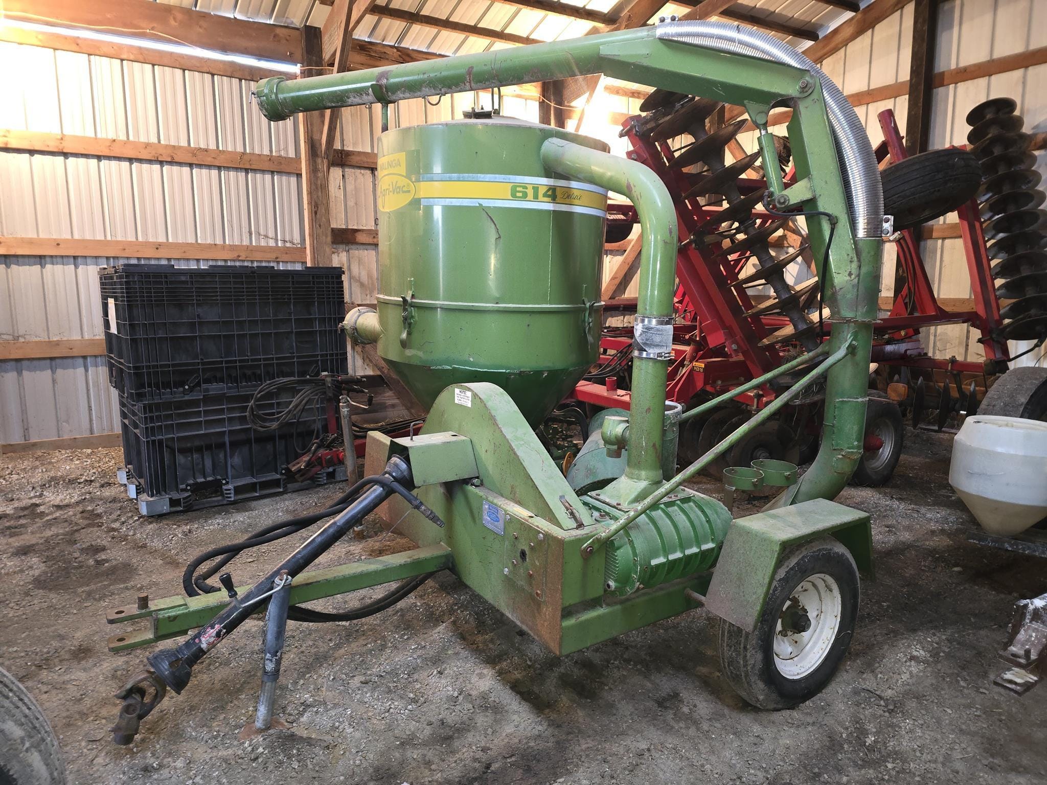 1989 Walinga Agri-Vac 614DLX Equipment Image0