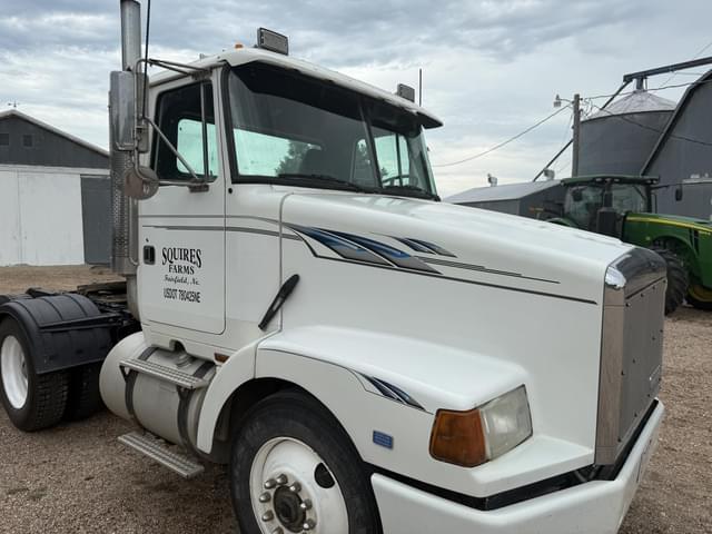 Image of White GMC WCA64T equipment image 2