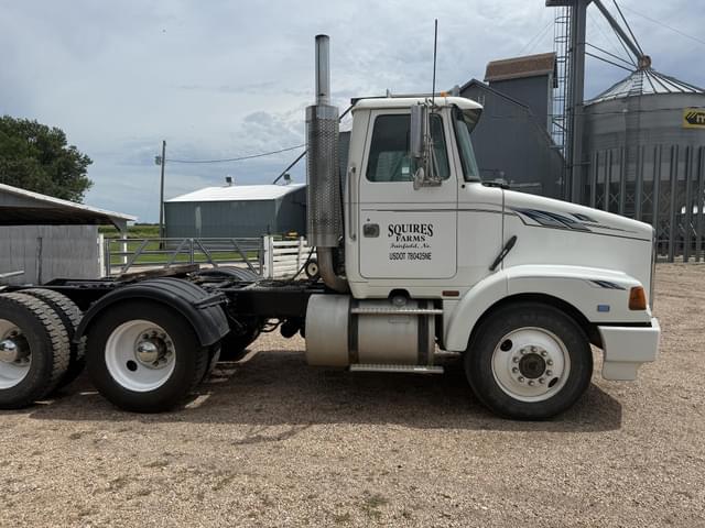 Image of White GMC WCA64T equipment image 1