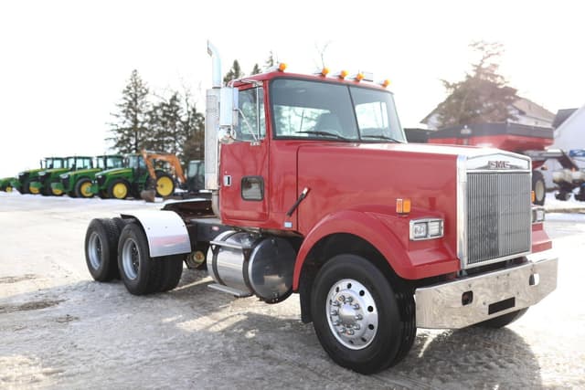 Image of White GMC WCL equipment image 4