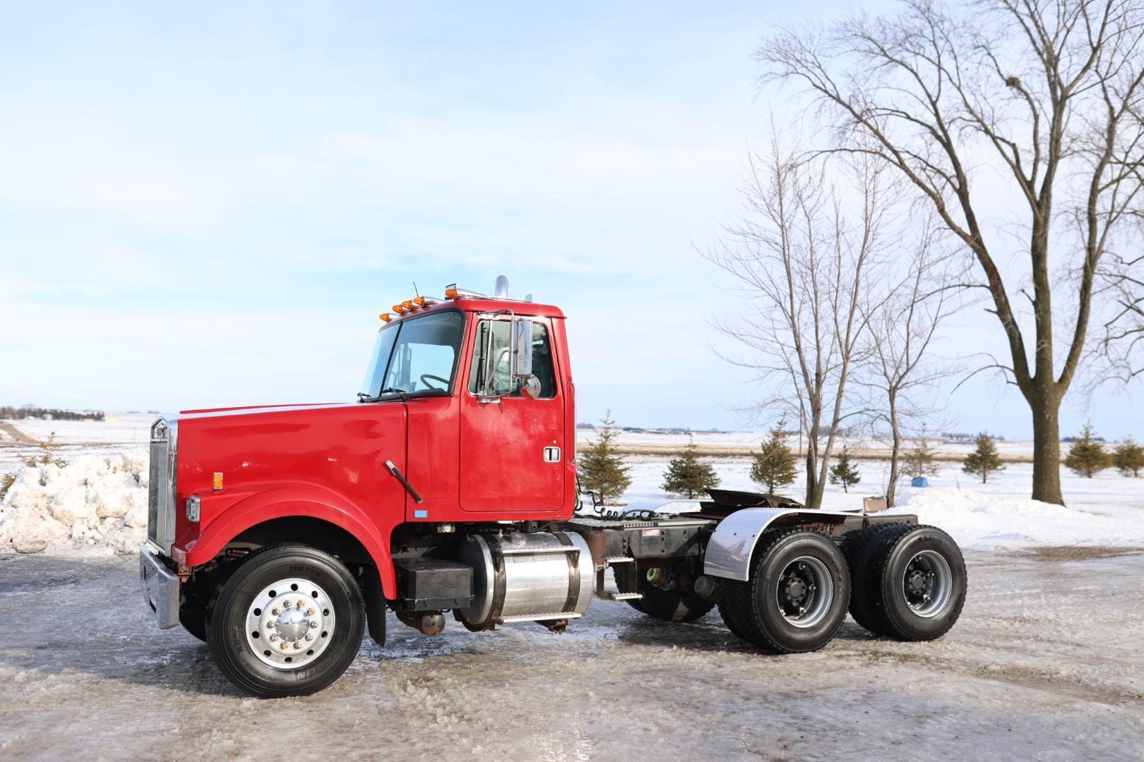 1989 White GMC WCL Equipment Image0