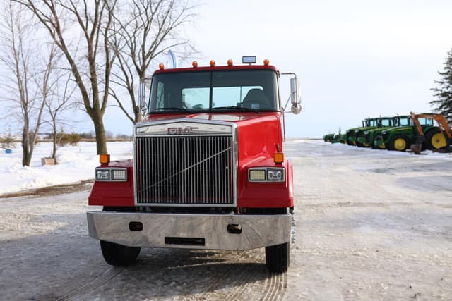 Image of White GMC WCL equipment image 2