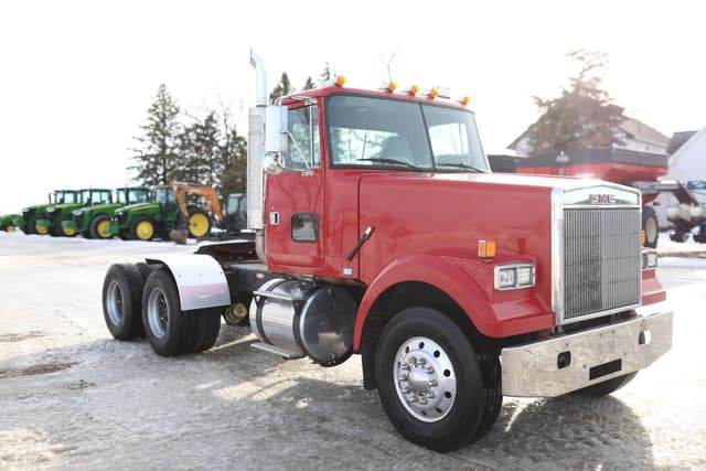 Image of White GMC WCL equipment image 4