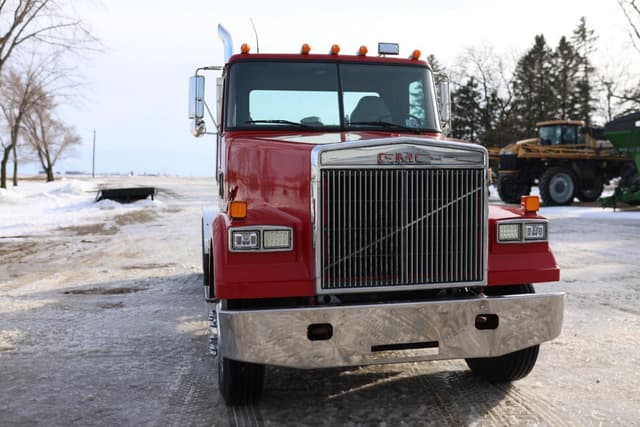 Image of White GMC WCL equipment image 3