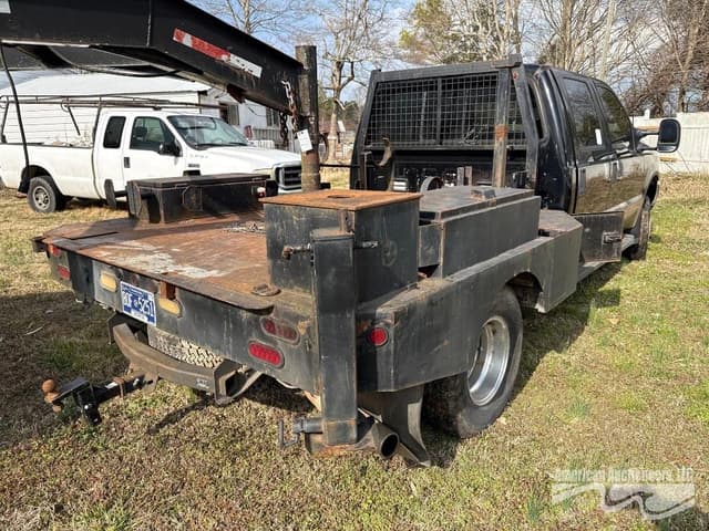 Image of Ford F-350 equipment image 4