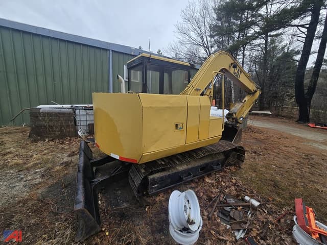 Image of Caterpillar E70B equipment image 4